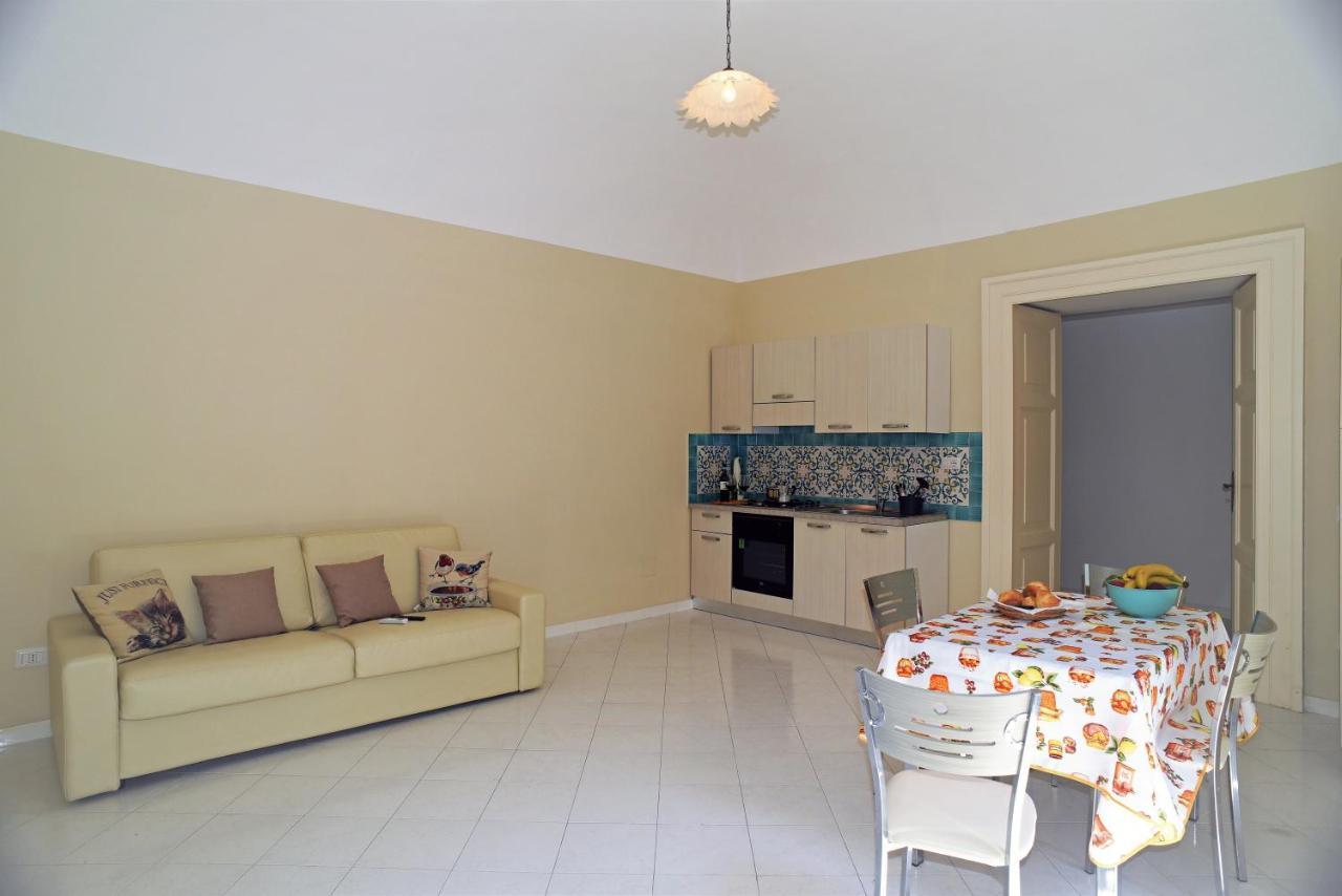Casa Vacanza "Nonna Matilde" A Meta Di Sorrento, 600Mt Dal Mare, Casa Per 4 Екстер'єр фото